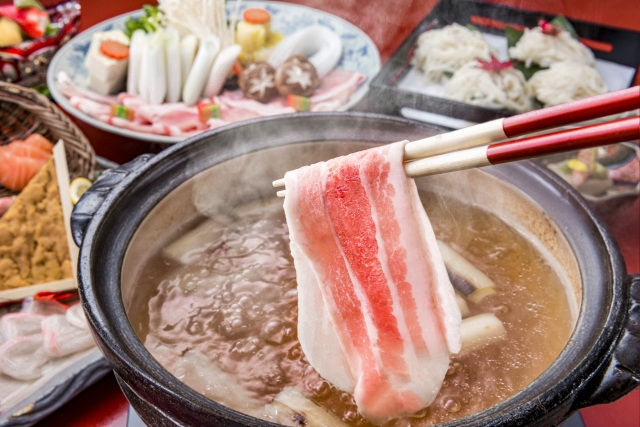 Introducing the exquisite charm of shabu-shabu, a steamy and delicious stage.